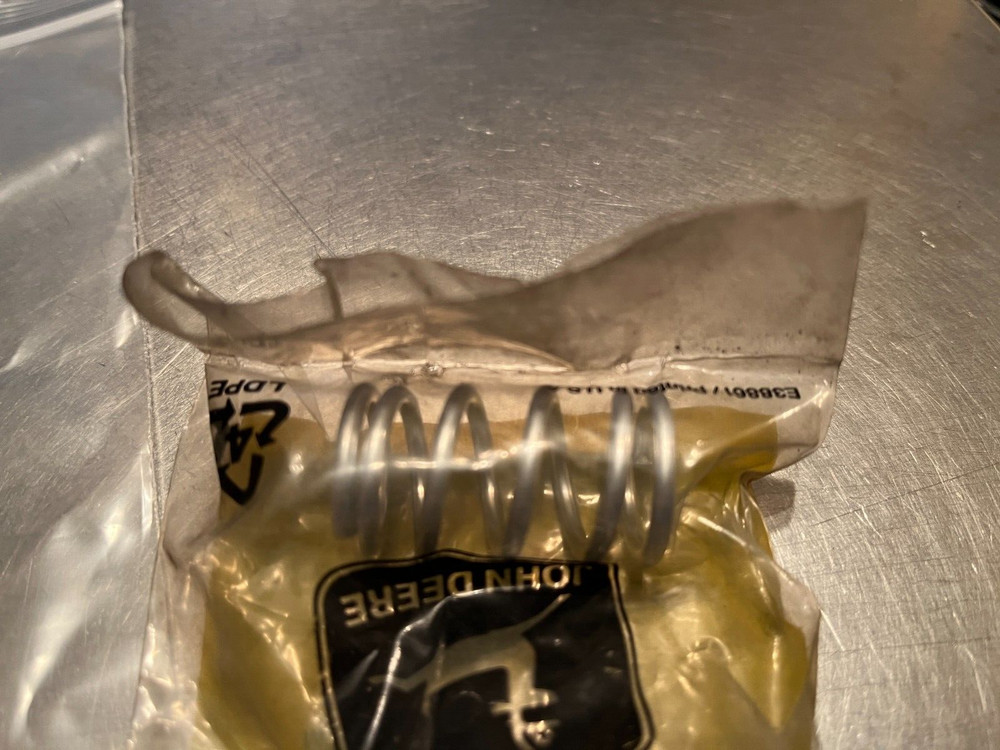 B31405 Genuine OEM John Deere COMPRESSION SPRING