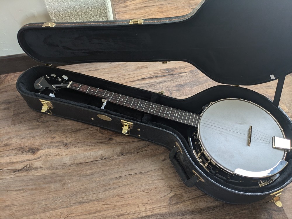 Savannah 5 String Banjo With Free Hardshell Case