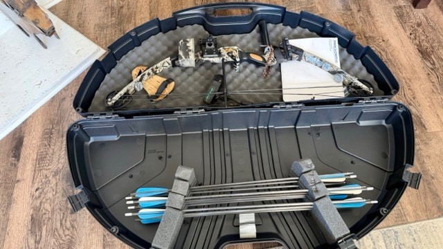 Browning Rage 29-31" 60-70 Lbs Compound Bow - COMPLETE SET