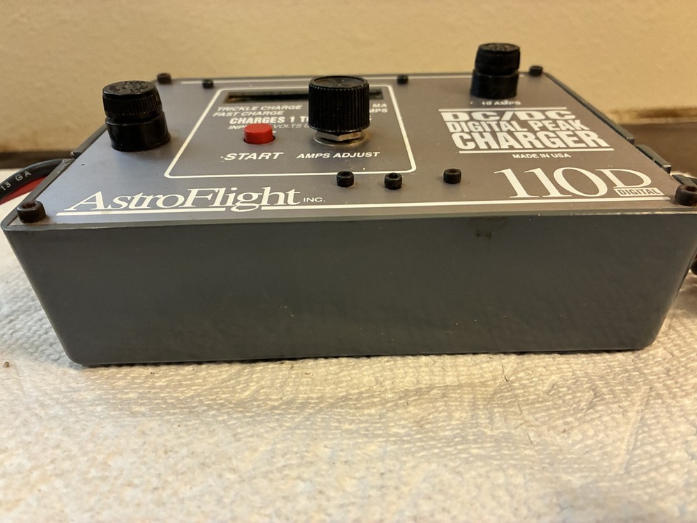 AstroFlight 110D DC/DC Digital Peak Charger