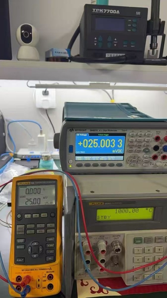 Fluke 724 Temperature Calibrator Fluke724