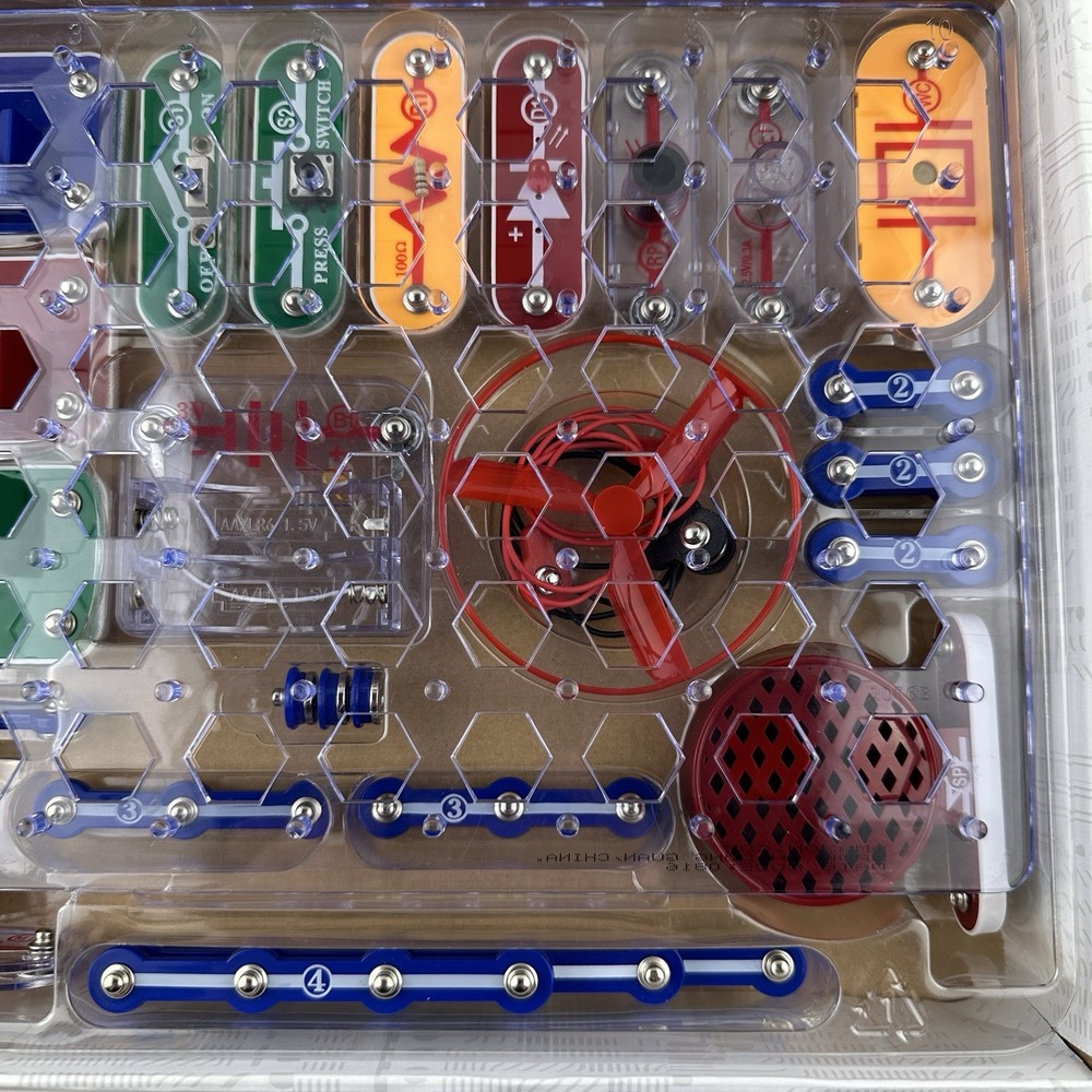 Elenco Snap Circuits Junior STEM Build Over 100 Electronic Projects Complete