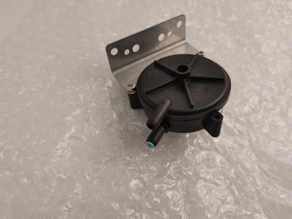 SOURCE 1 S1-02435286000 AIR PRESSURE SWITCH
