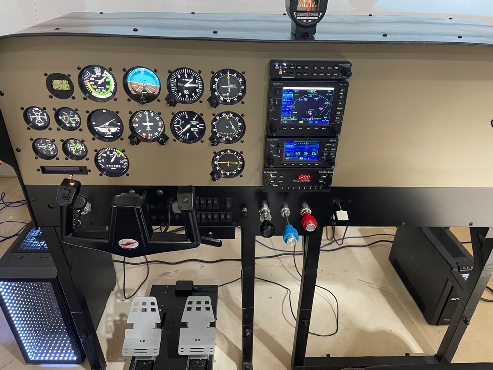 Cessna 172 Full-Size Immersive Flight Simulator – Professional Grade