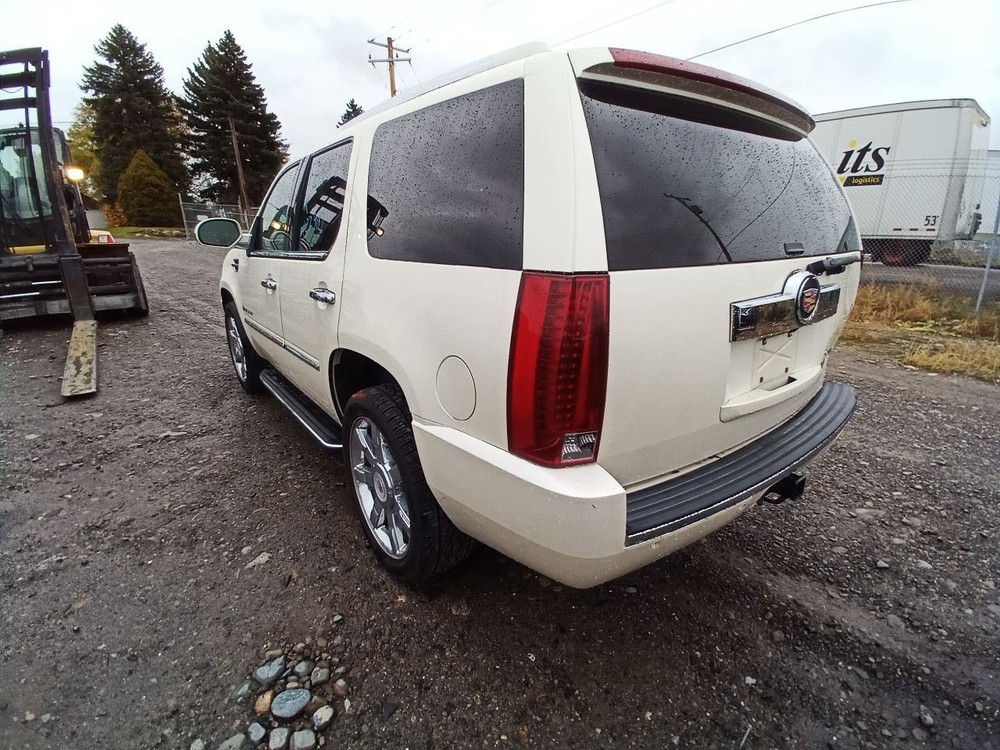 ESCALADE 2007 Battery Tray 12569654