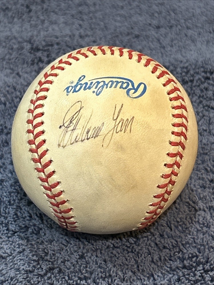 eteban yan signed baseball autograph ball auto M