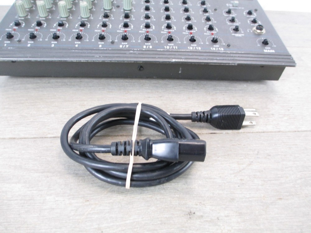 Samson Technologies MPL1502 15 Channel Stereo Mixer **READ**