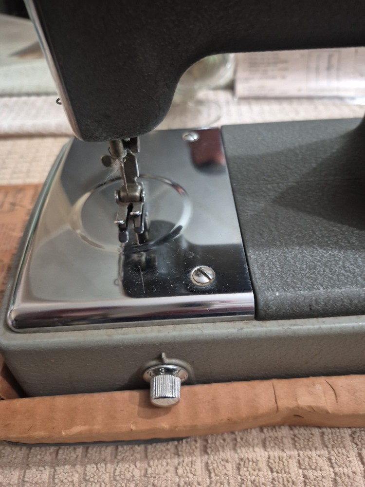 Vintage Sew Easy Model 43 Single thread sewing machine