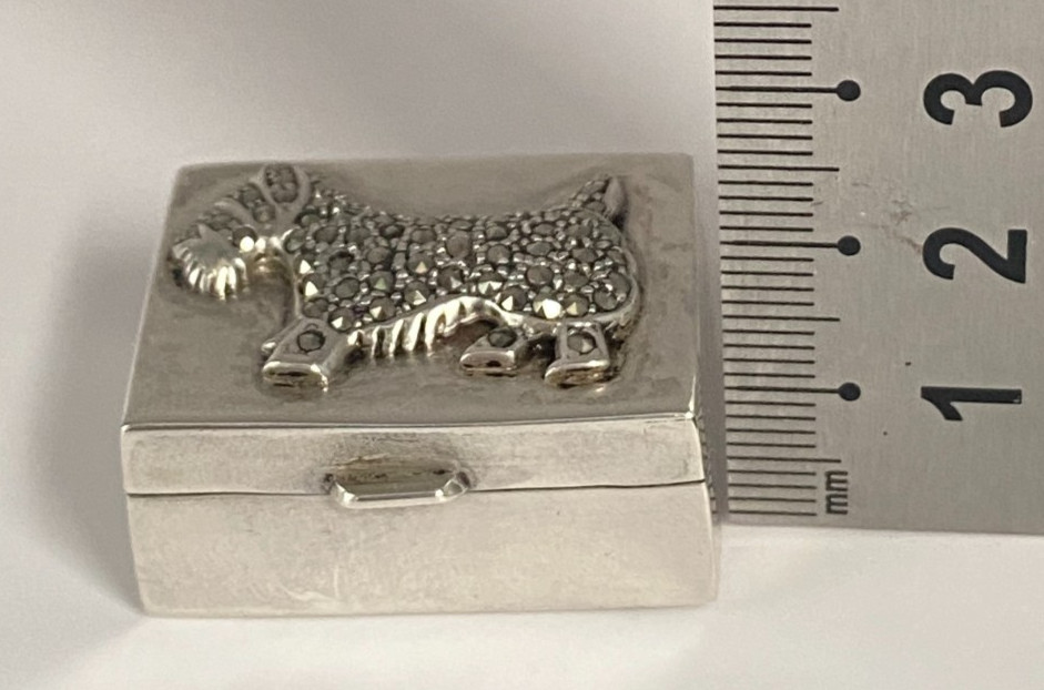 Vintage Novelty Solid Silver Sparkling Marcasite Scotty Terrier Hinged Pill Box