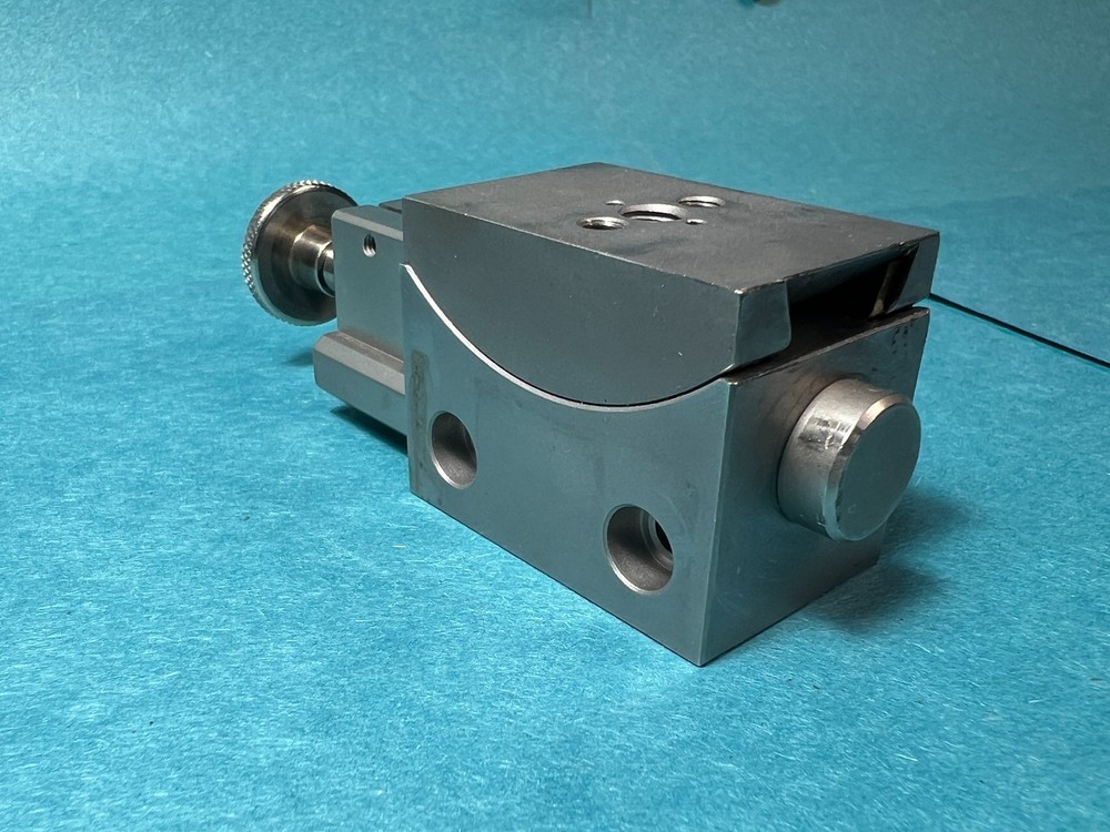 Newport 561-GON Goniometer Stage