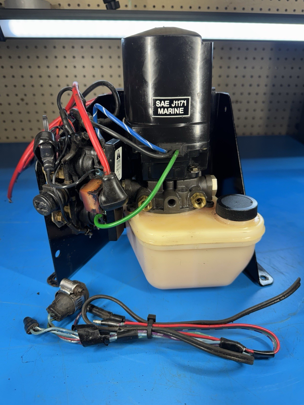 MerCruiser Alpha One Gen 2 Trim Tilt Pump