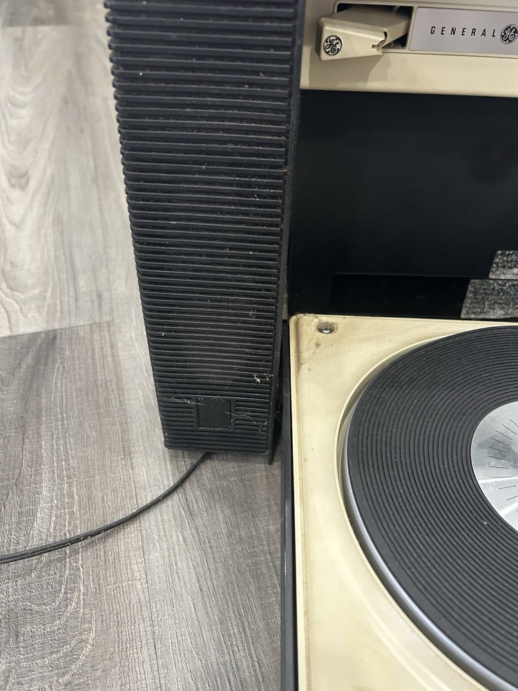 General Electric Wildcat Record Player- Solid State Black *READ DESCRIPTION*