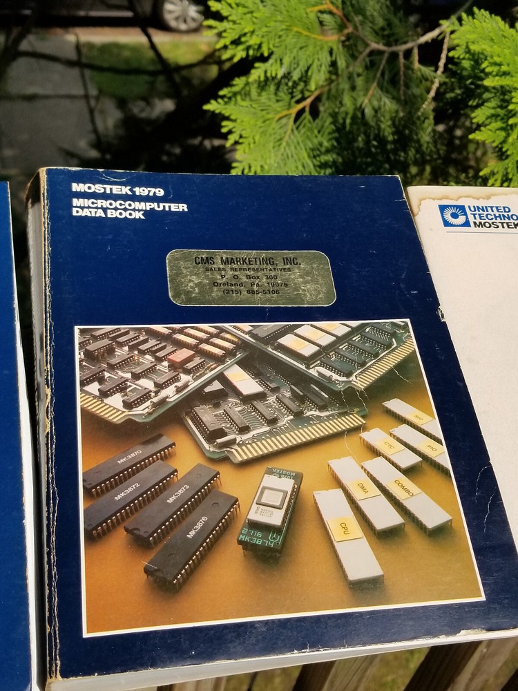 4 VINTAGE MOSTEK MICROELECTRONICS BOOKS MEMORY DATA 1979 MICROCOMPUTER 1984, '85