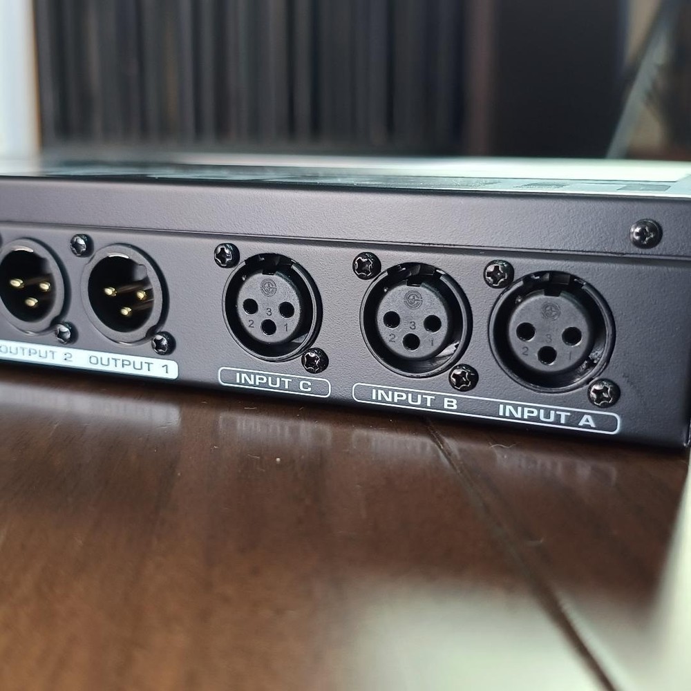 Behringer DCX2496 Digital Crossover, 24bit/96kHz, EQ, Delay & Limiter