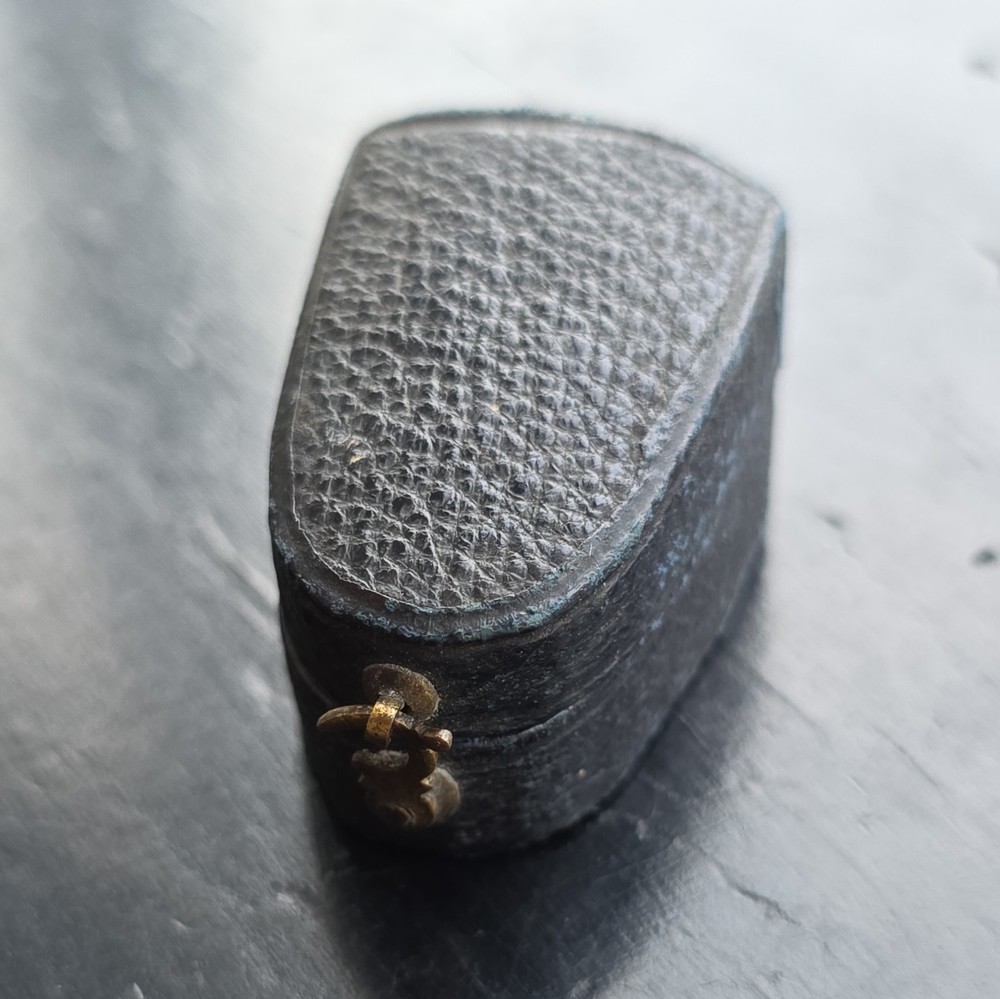 Antique boxed White Metal/ Silver Thimble.