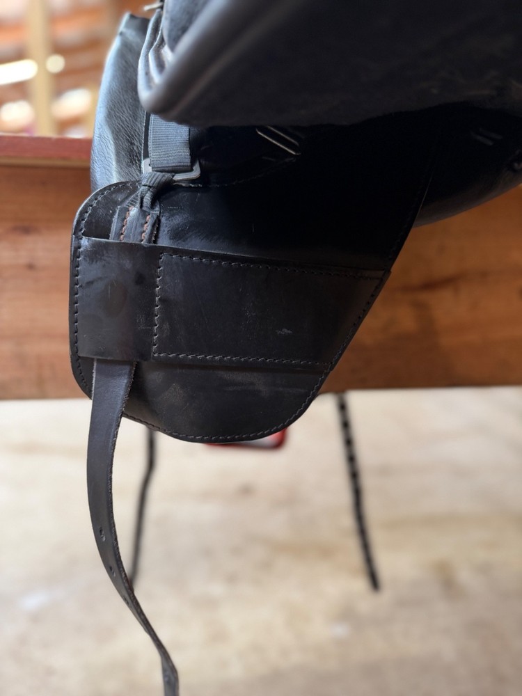 WOW dressage saddle