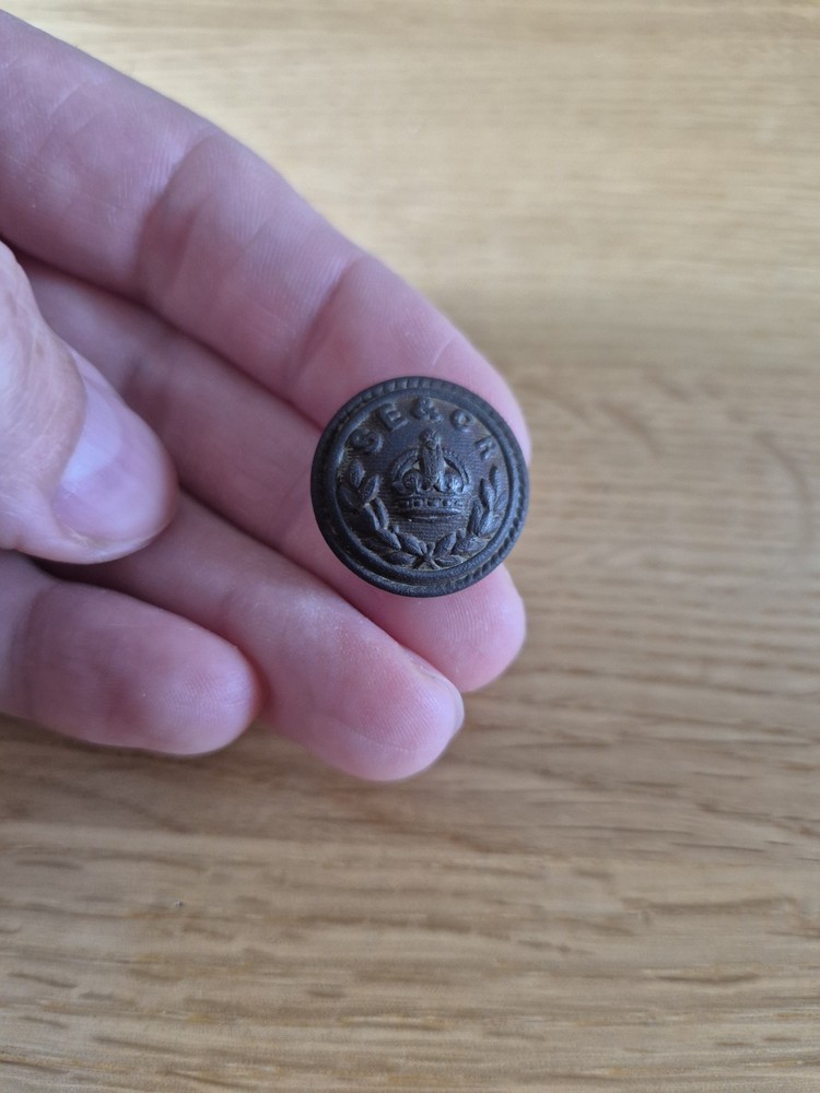 Railwayana SOUTH EASTERN & CHATHAM RAILWAY UNIFORM BUTTON