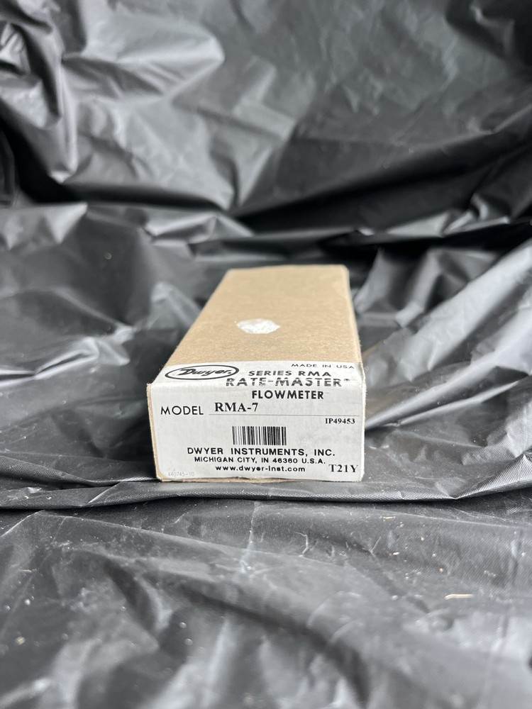 NEW Dwyer Flow Meter RMA-7