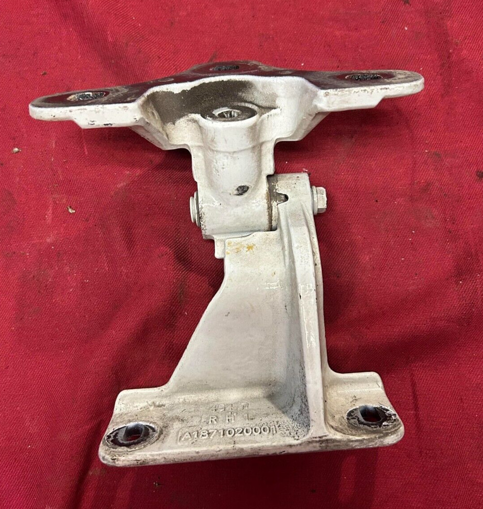 FREIGHTLINER CASCADIA  DOOR HINGE A1871020001