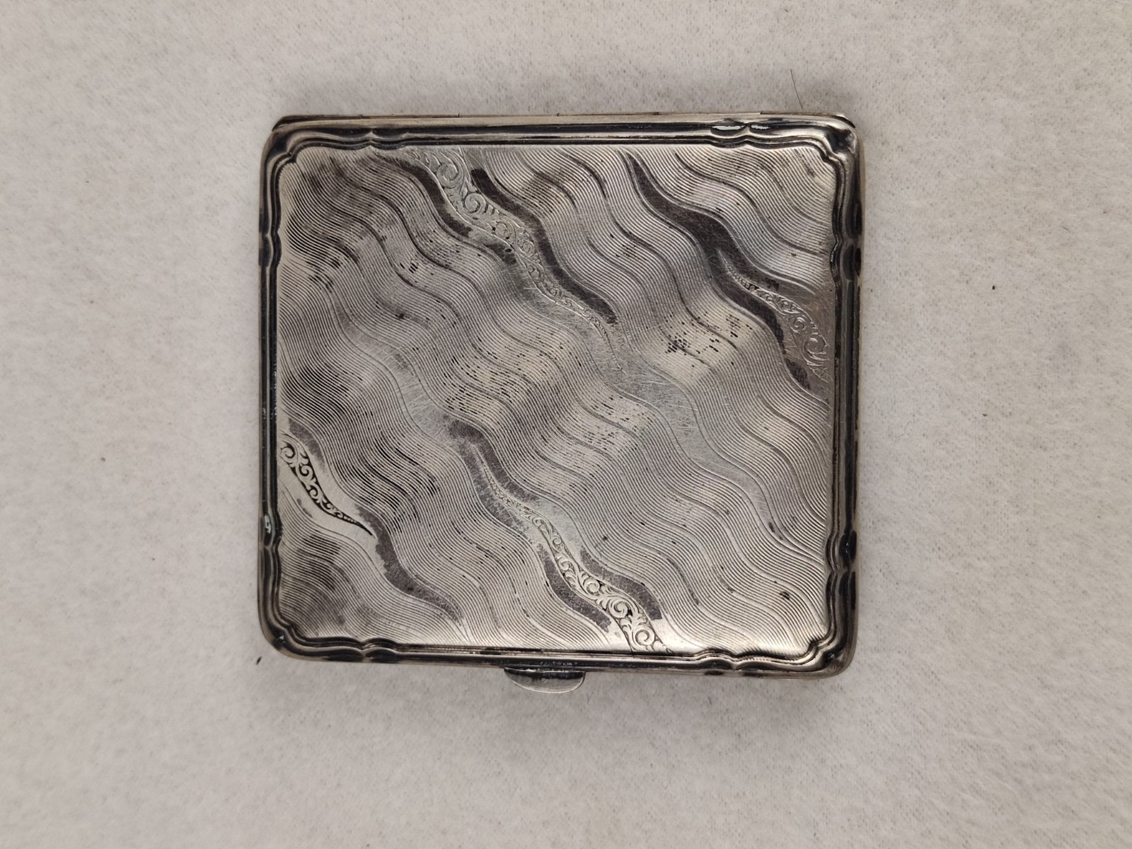 A Swedish silver cigarette case of 830 fineness, Scandinavia,1933. Rare!