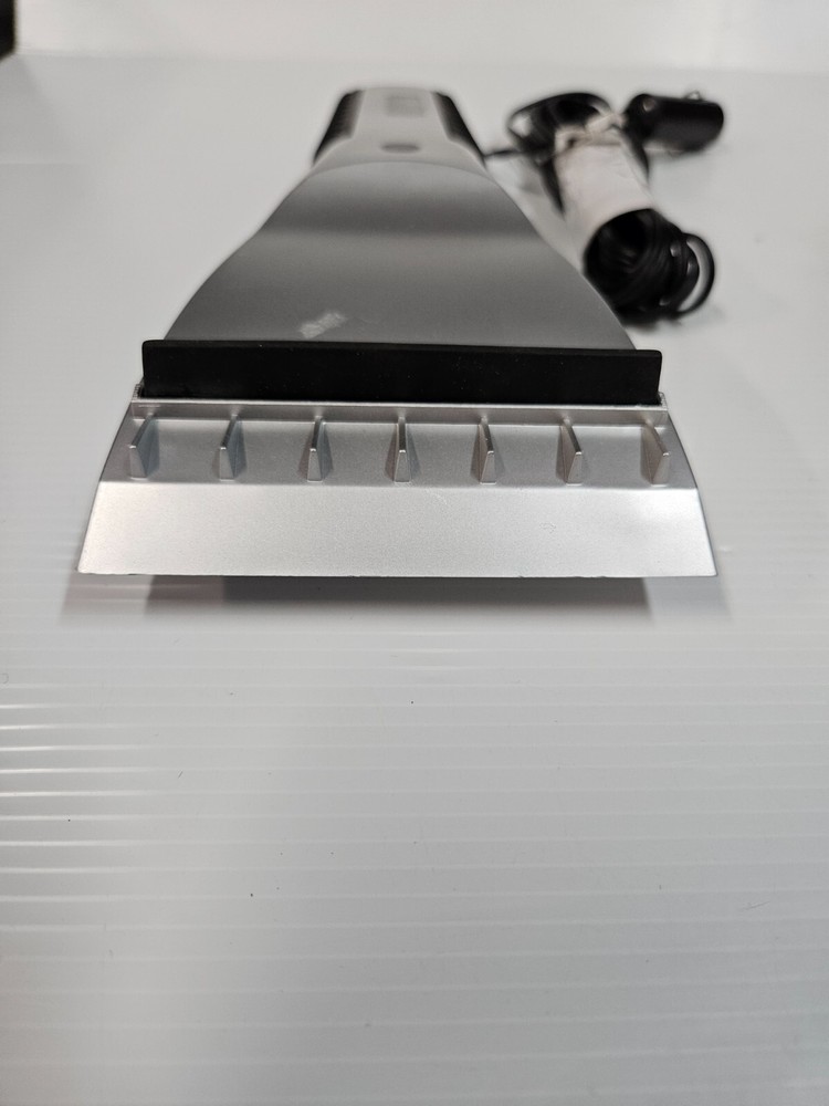 Heated Auto Electric Windshield Ice & Snow Scraper 12V - used