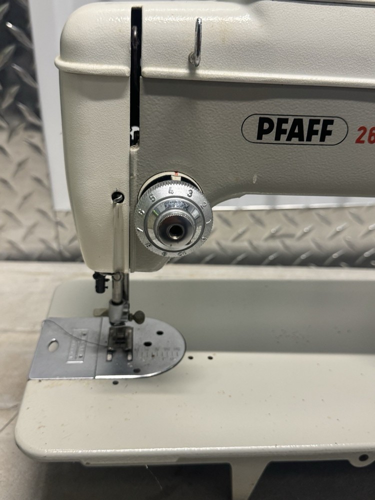 Vintage PFAFF 262 Sewing Machine