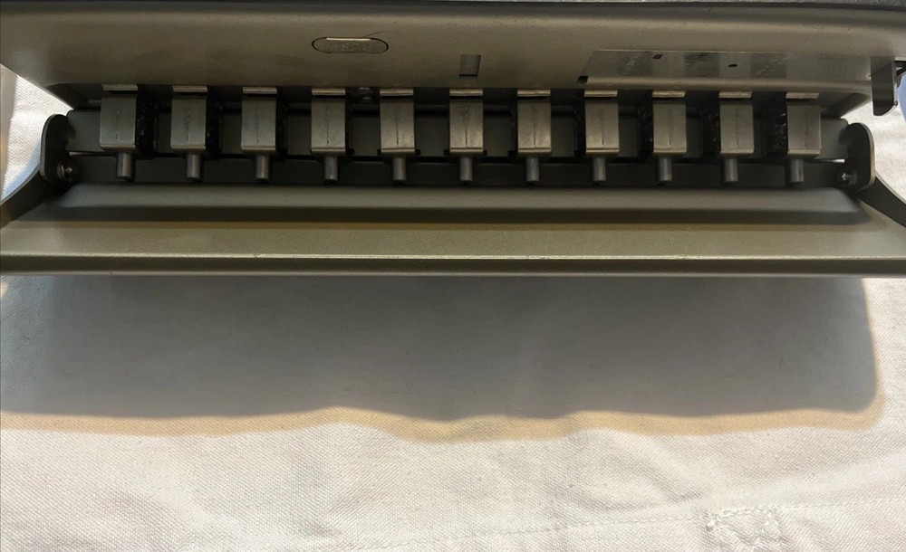 Levenger Circa Universal 11-Hole Universal Disc Bound Punch Adjustable Slide