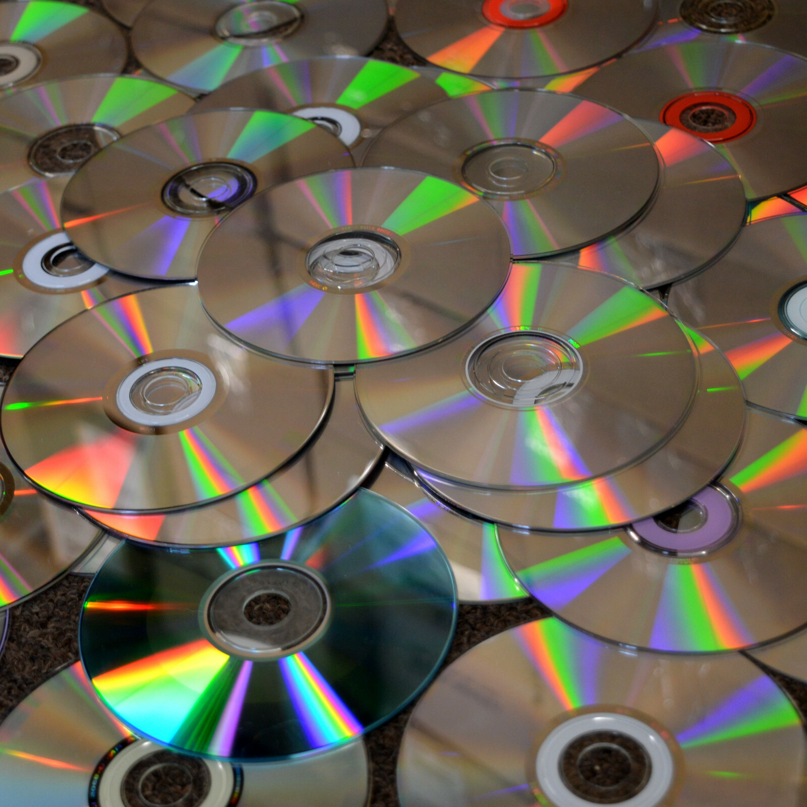 Old CDs for Arts & Crafts Compact Disc DIY Projects Decoration Upcycling Lot