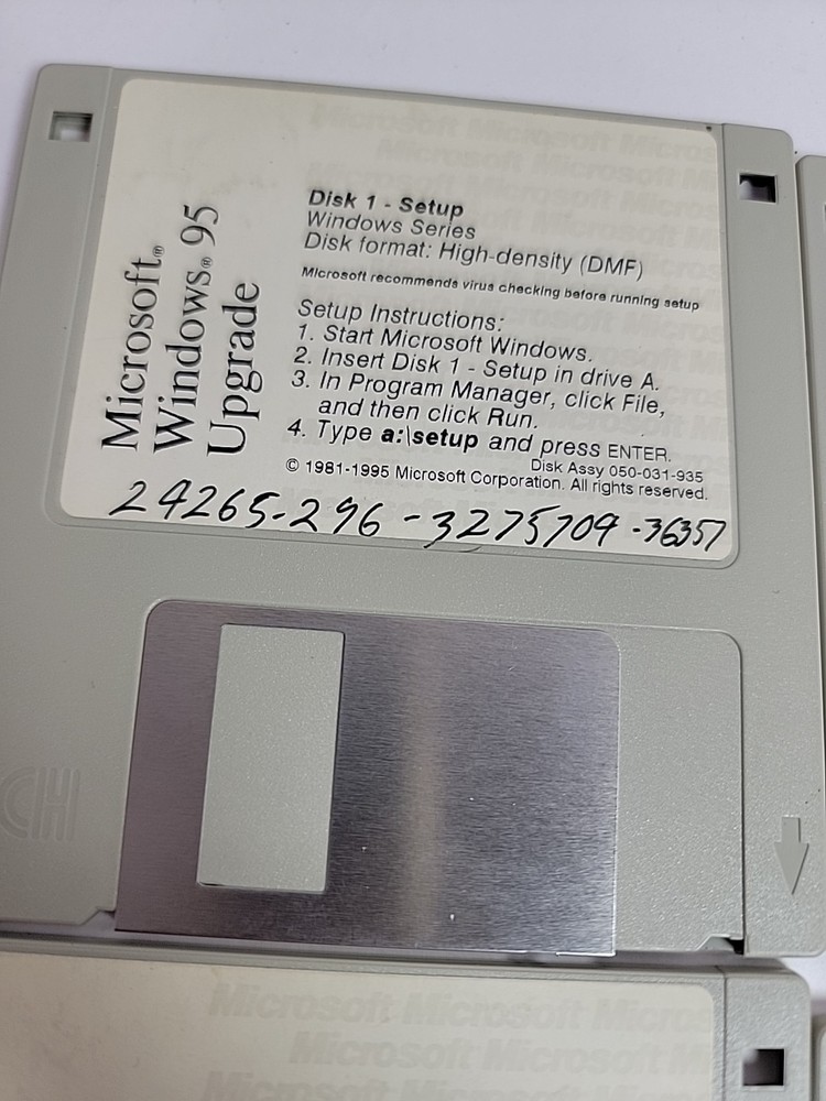 Microsoft Windows 95 Upgrade 1- 13 Floppy disk Untested
