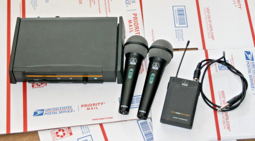 A.K.G WIRELESS SET DW1000 (SEE BELOW)