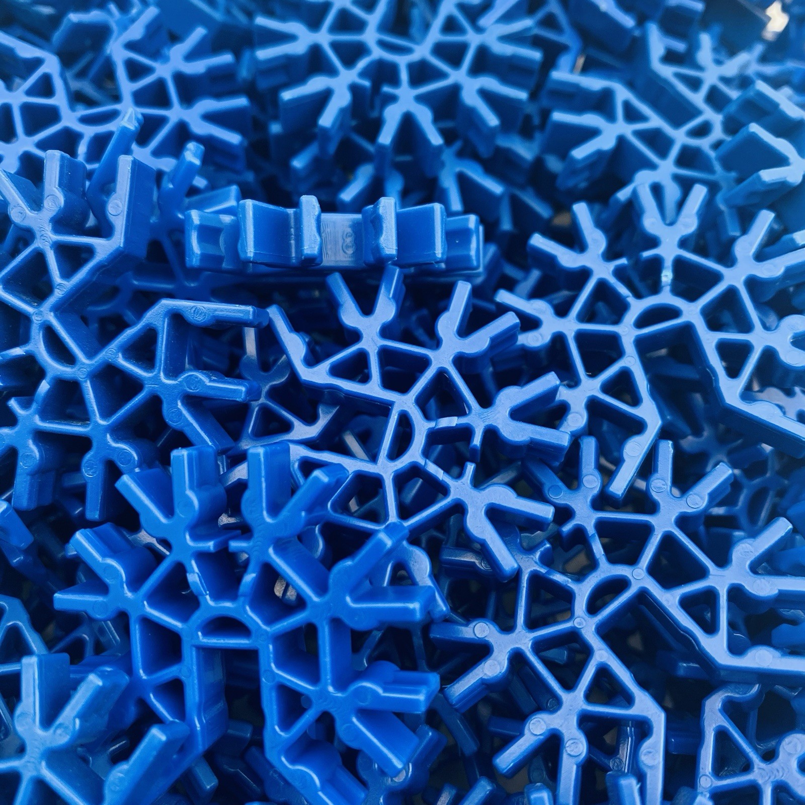 (50) K’NEX Blue Mix 7‑Way 3D Connectors – USED OEM – Standard