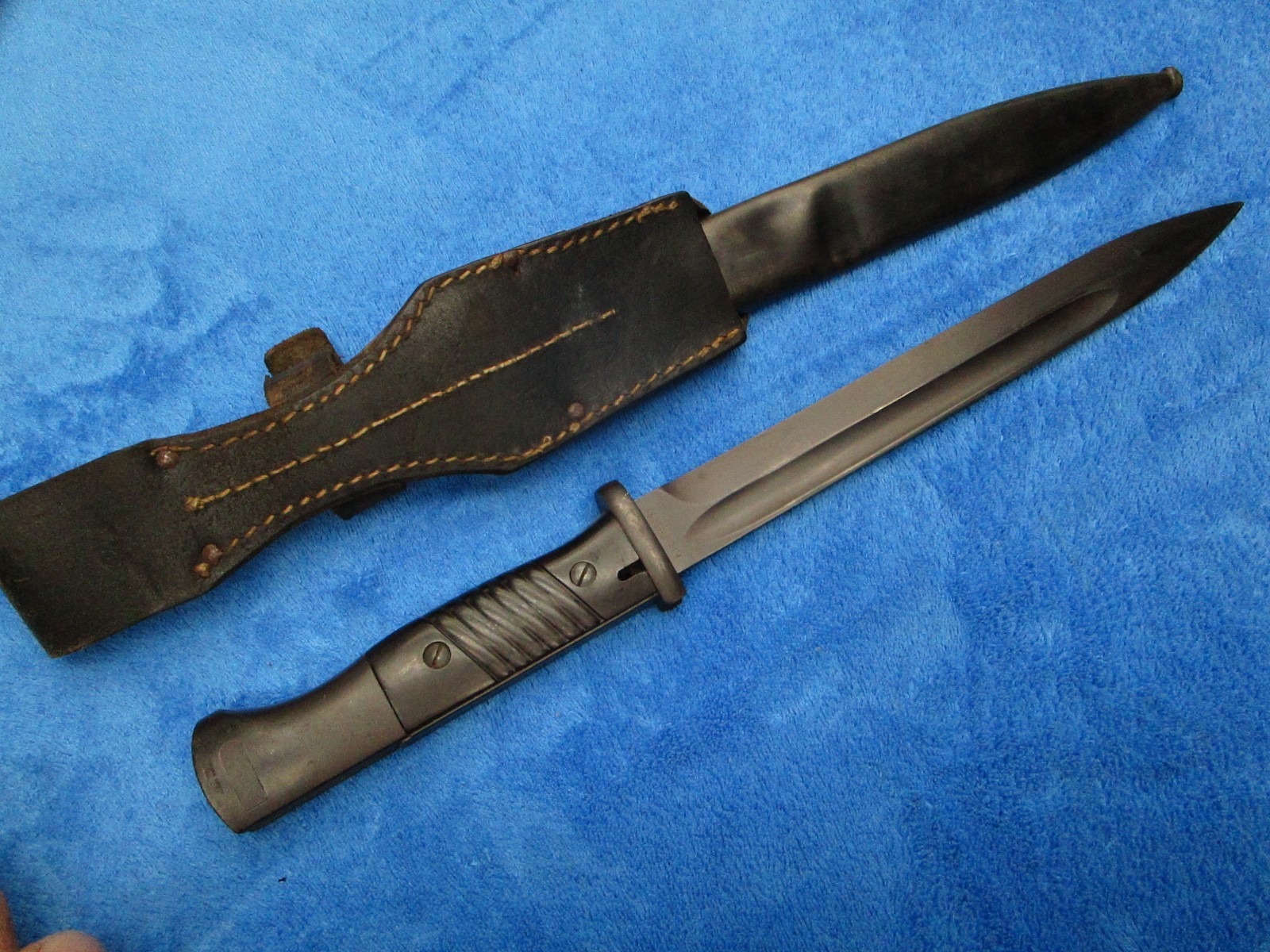 ORIGINAL WW2 GERMAN F.HERDER 1939 BAYONET AND SCABBARD WITH FROG MATCHING NUMBER