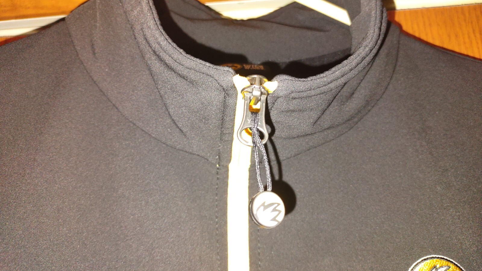 RARE NICE Employee Worn Adult M Buffalo Wild Wings Worker Vest Logo Black 🦬🍗🦬