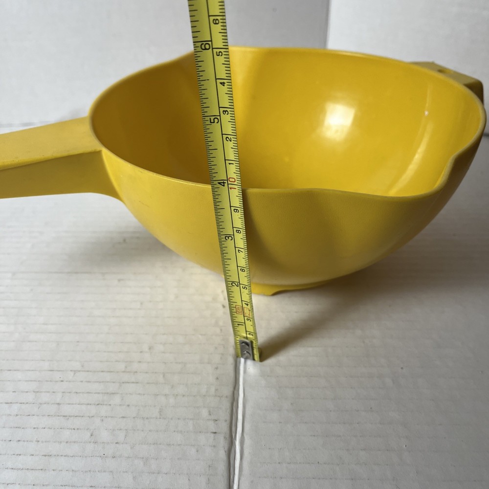 Vintage TUPPERWARE 2 Quart Yellow Colander Strainer Handle #1523 MCM Kitchenware