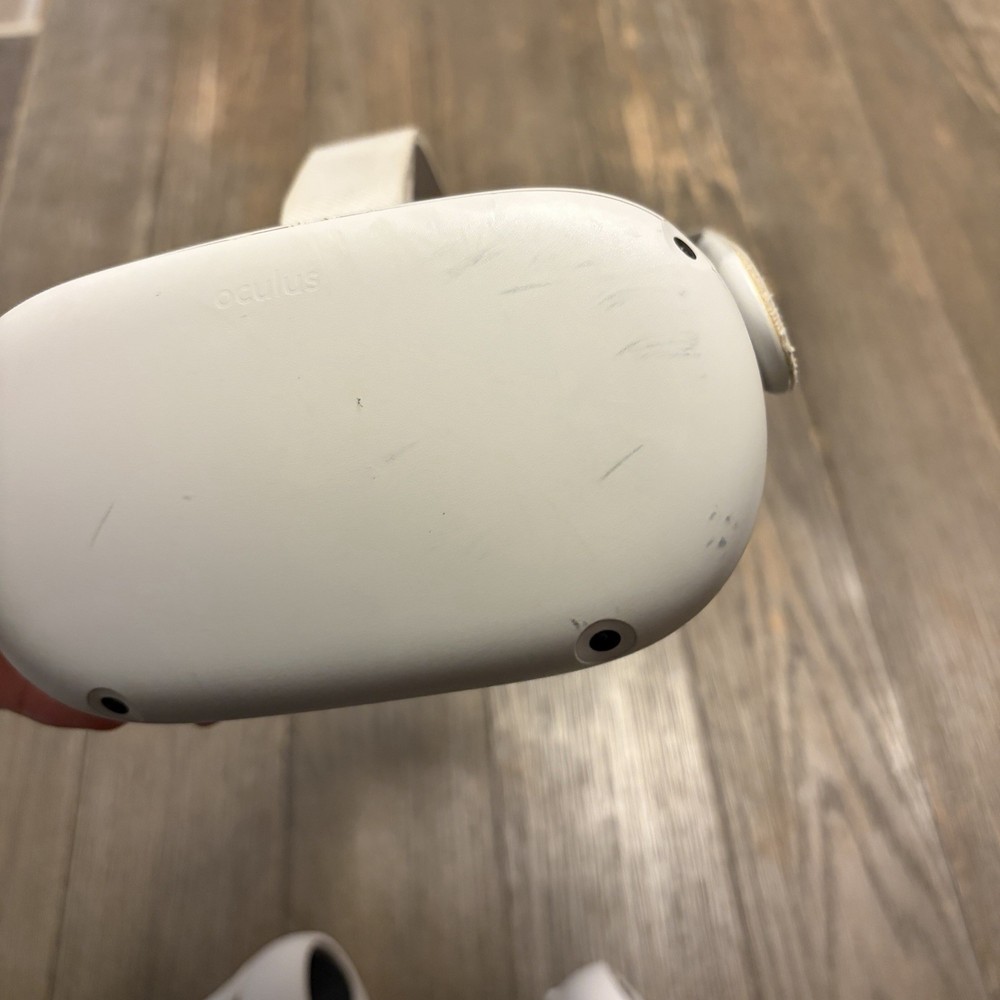 Meta / Oculus Quest 2 256gb with controllers - Fully Functional Needs Face Pad