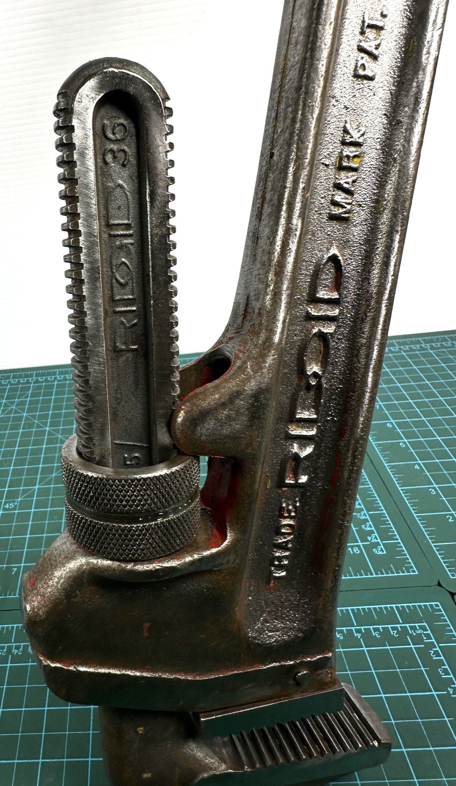 RIDGID 36 In Heavy Duty Pipe Wrench Adjustable Cast Iron Silver Made In USA