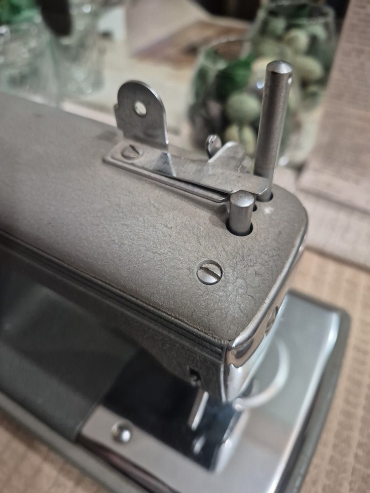 Vintage Sew Easy Model 43 Single thread sewing machine