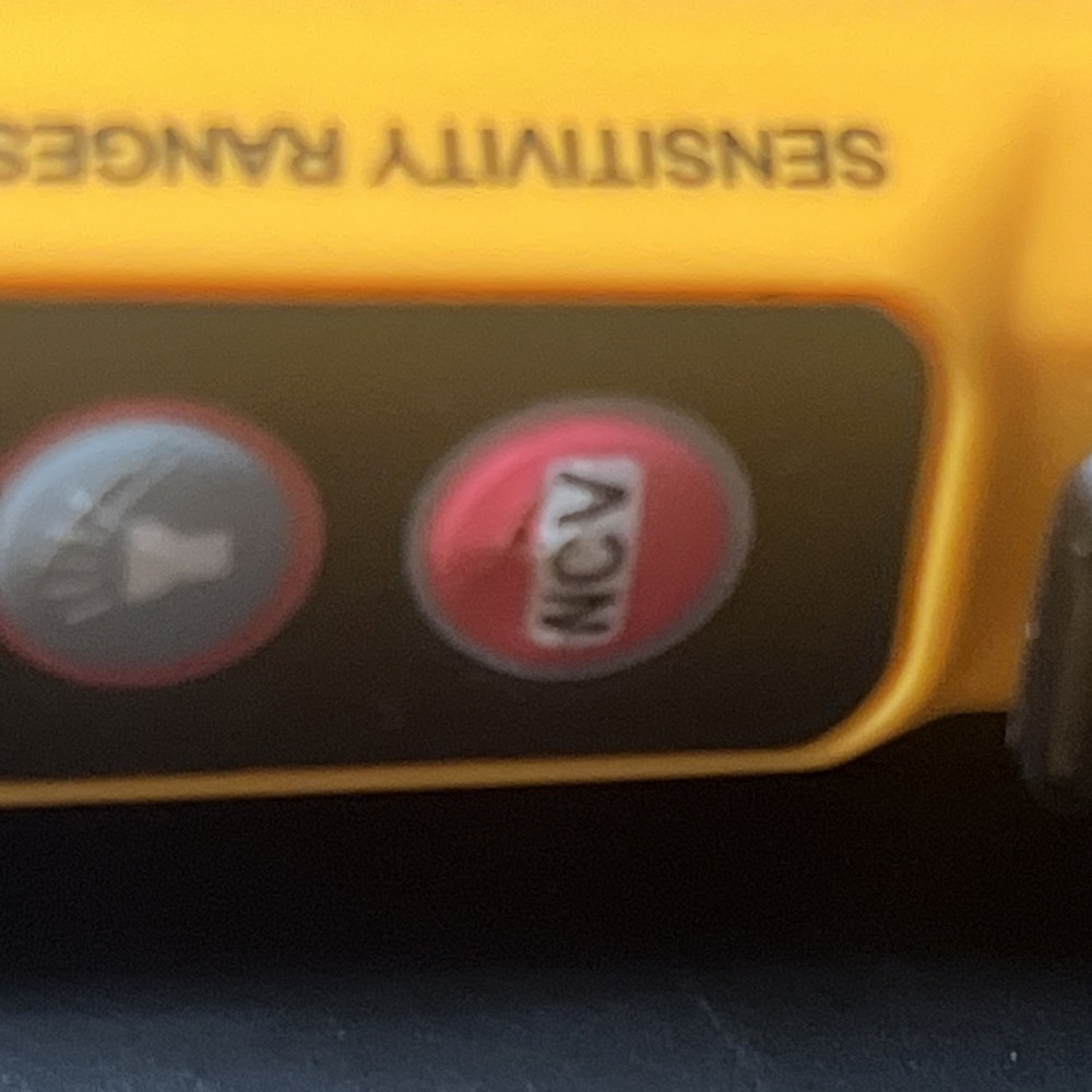 KLEIN TOOLS NCVT-3P VOLTAGE TESTER + FLASHLIGHT