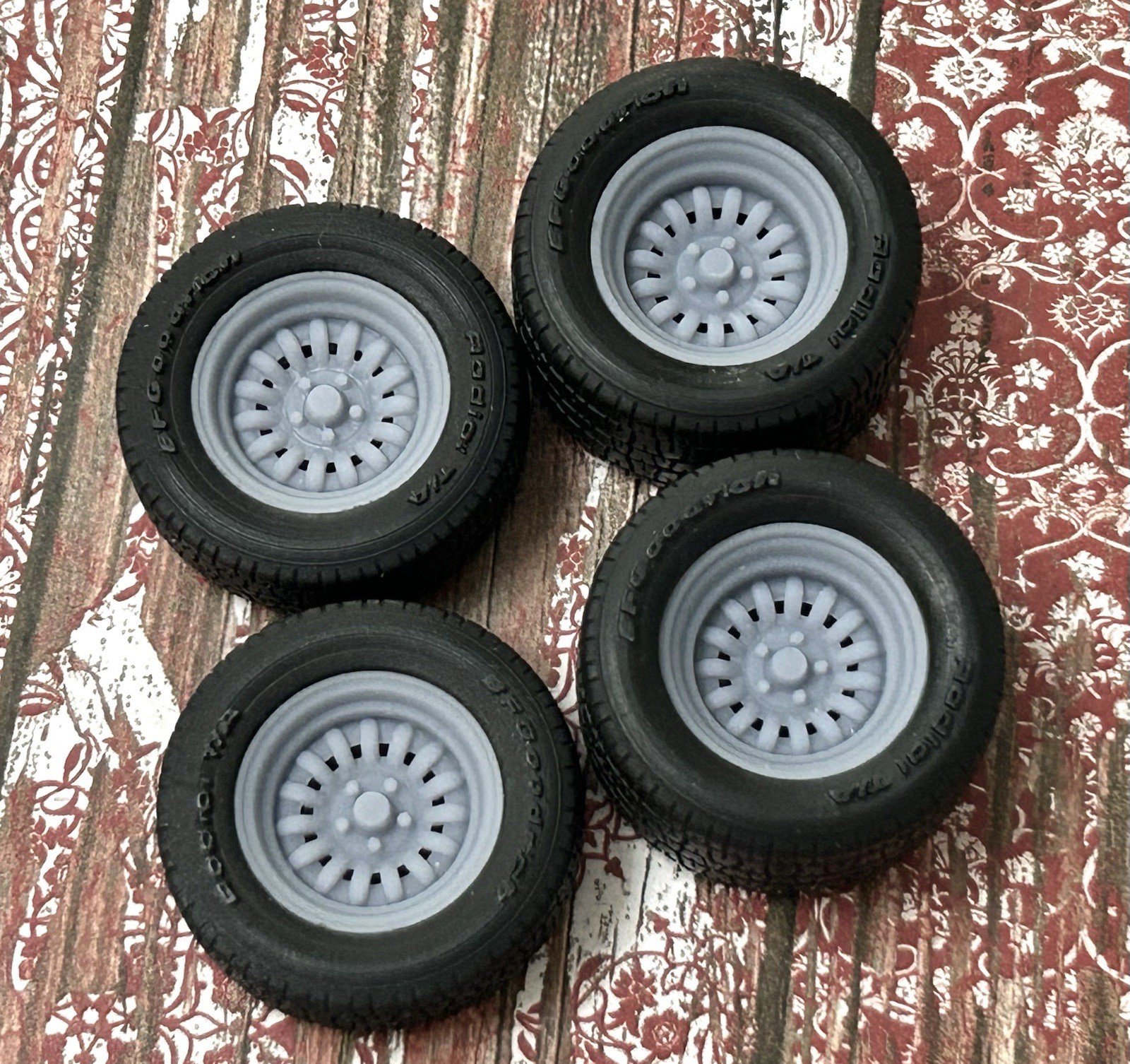 1/24 Scale: 15-inch “Appliance Striker” Resin Wheels W/ Wide Rear Tires￼