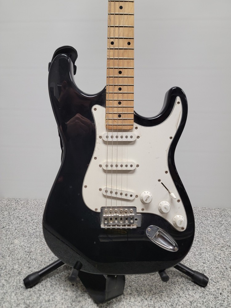 Behringer 6-String Solid Electric Guitar Black & White