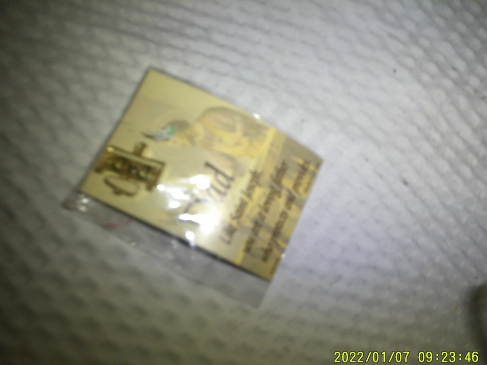 DAD PIN RELIGIOUS CARD IN PACKAGE