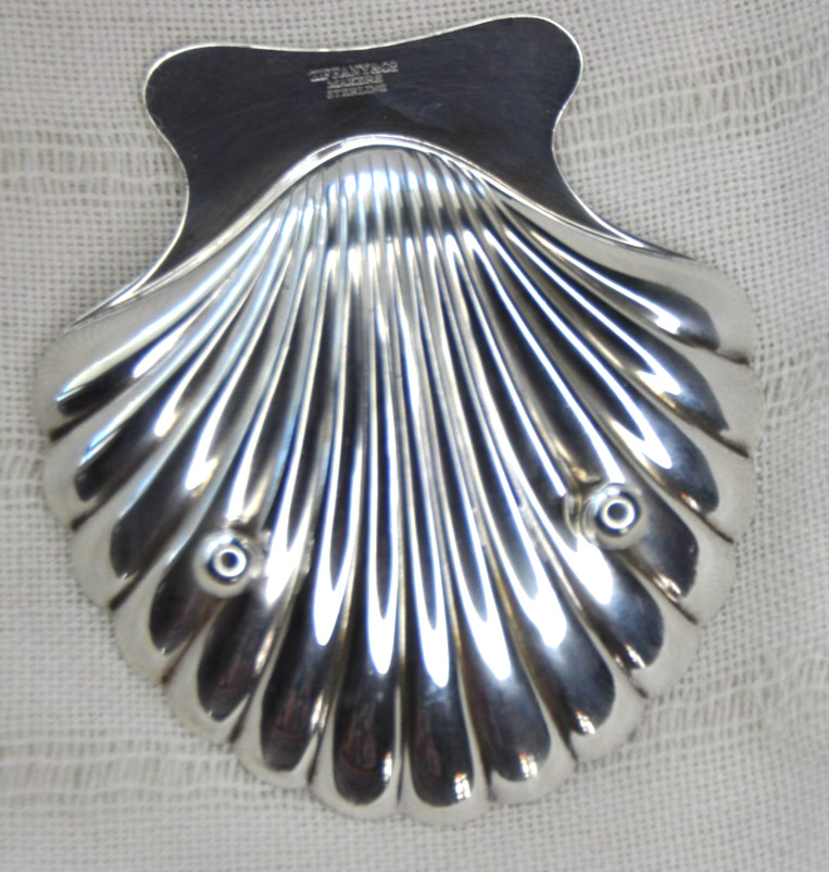 BEAUTIFUL TIFFANY & CO STERLING SILVER SCALLOP SEA SHELL TRINKET DISH