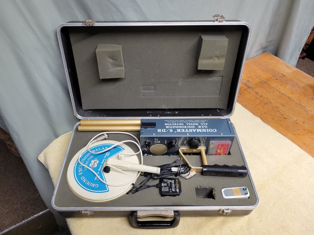 Whites Coinmaster 6/DB G.E.B Discriminator Metal Detector With Case Untested