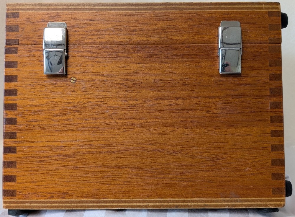 HILGER & WATTS TB96-1 MICROPTIC CLINOMETER (1 MICROM DIV. = 5 SEC.) (READ)