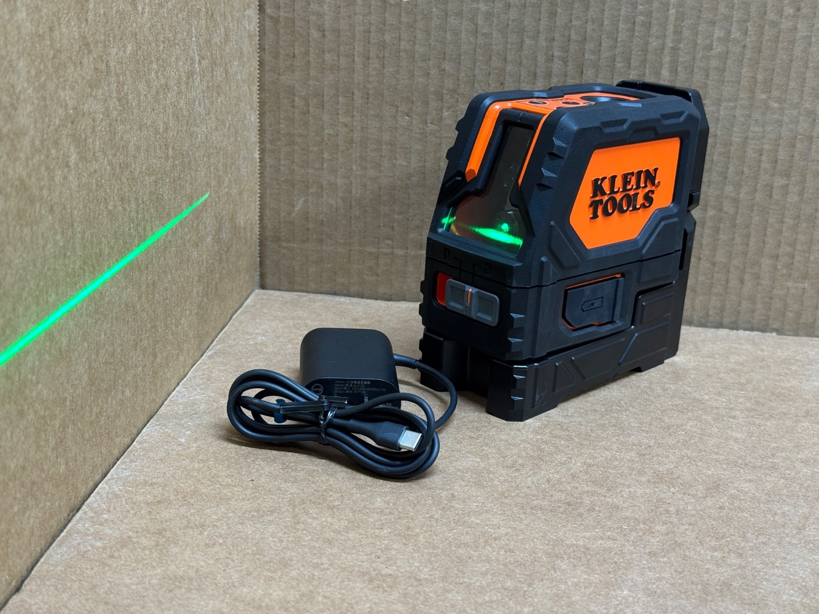 KLEIN TOOLS [93LCLGR] GREEN CROSS LINE LASER SELF LEVEL & PLUMB SPOT COMBINATION
