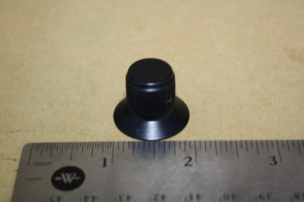 SMALL BLACK METAL UNIVERSAL KNOB