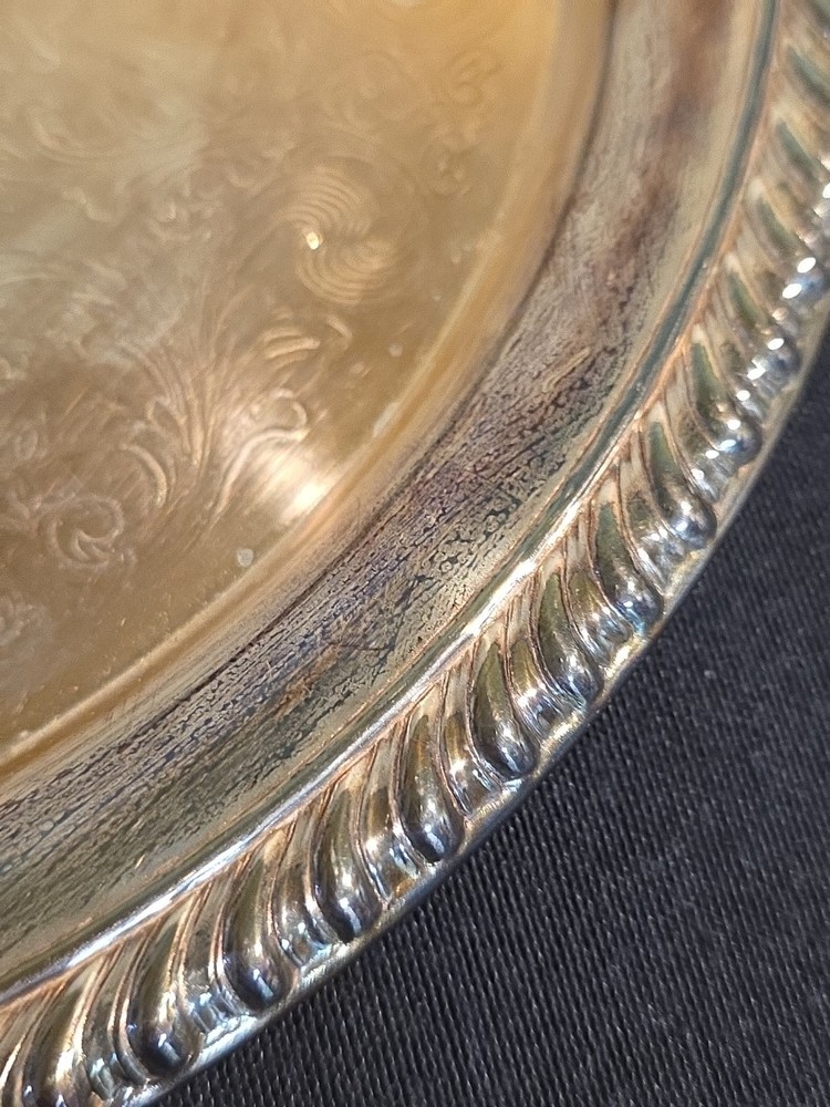 WM Rogers 870 10.25" Plate