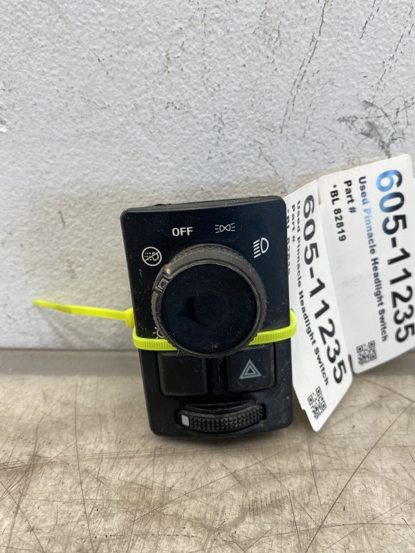 2021 Mack Pinnacle Headlight Switch 23720381 (605-11235)