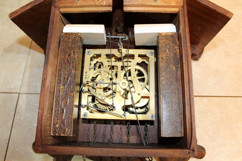 Antique American Cuckoo Clock Co. Cuckoo Clock