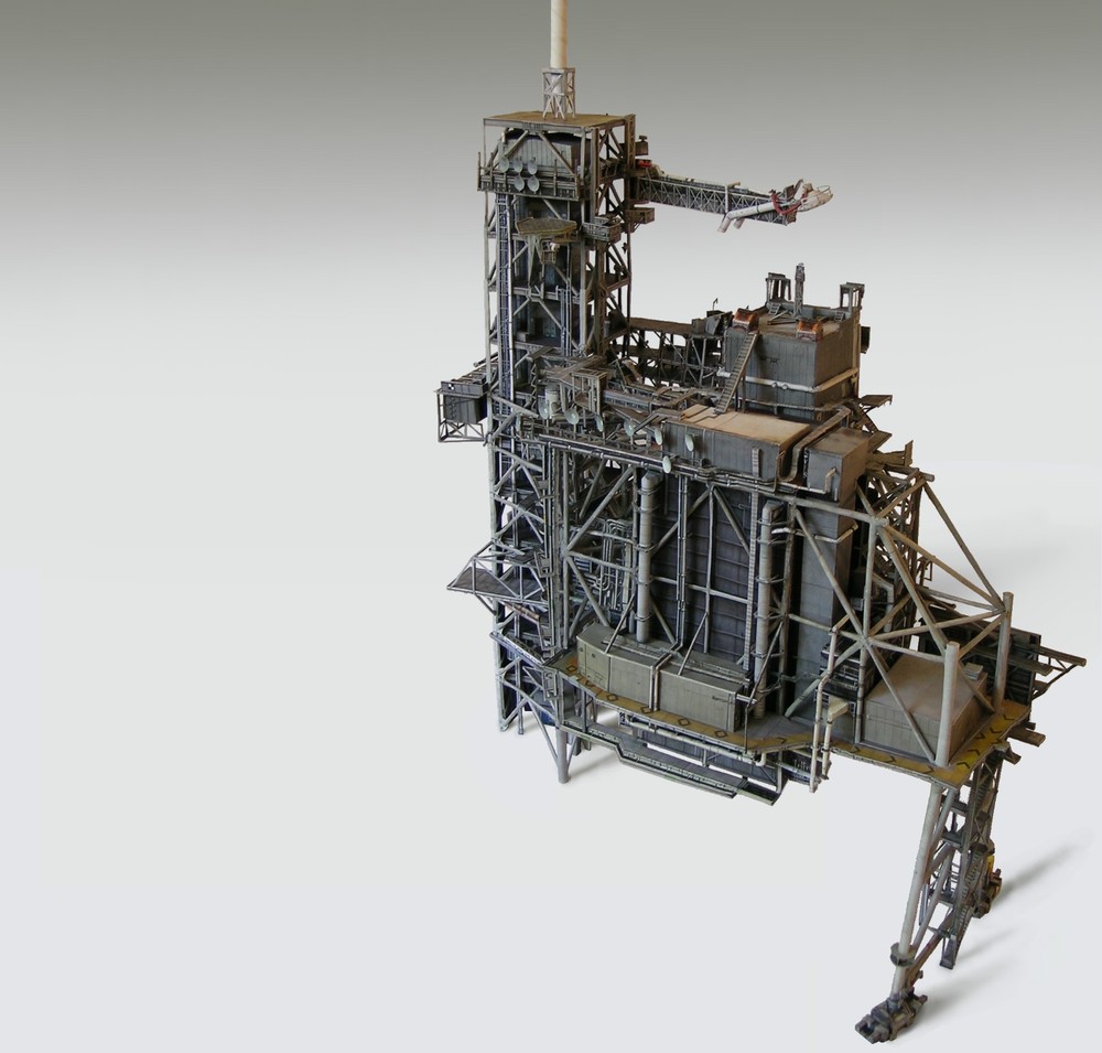 Space Shuttle Launch Pad Complex 39A 1:72 Craft Model Monogram w/Boosters READ